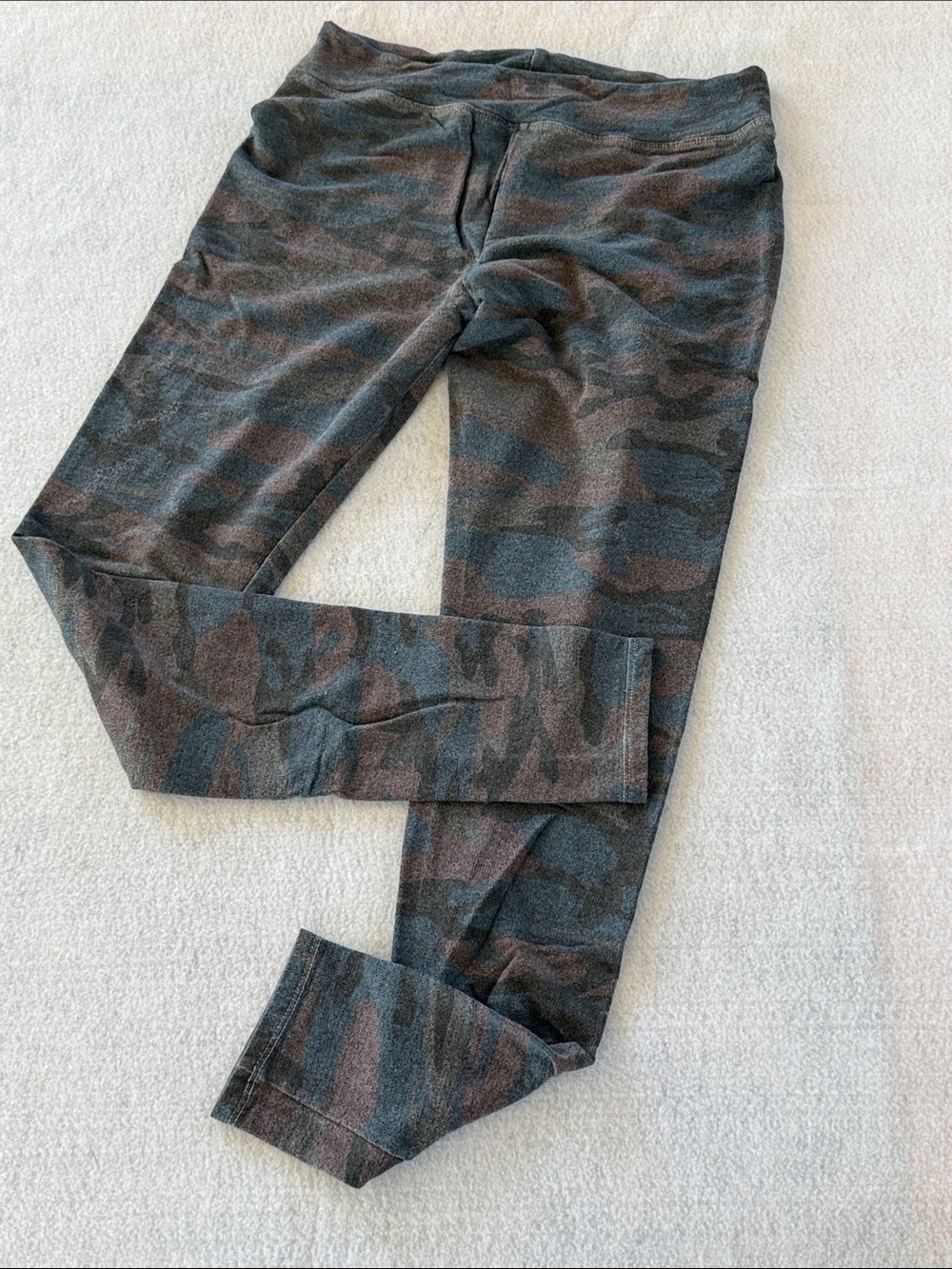 Sundry camo leggings